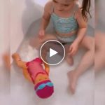 Păpușă de înot impermeabilă – video