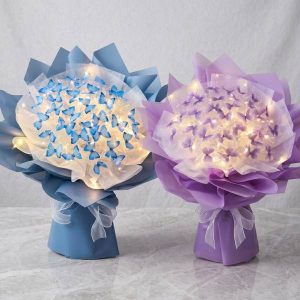 Buchet de fluturi luminoși